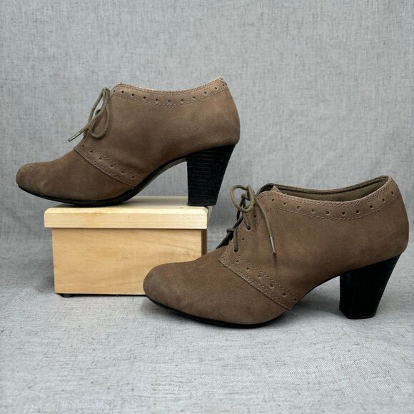 Clarks Bendables Sapphire Chloe Taupe Boots‎ Suede Oxford Heeled Boot Women's 9 - Picture 2 of 10